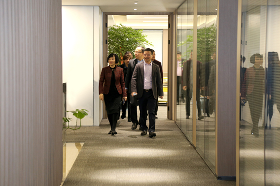 省国资公司董事长兼党委书记桑均尧,物产中大集团总裁周冠女作客浙商